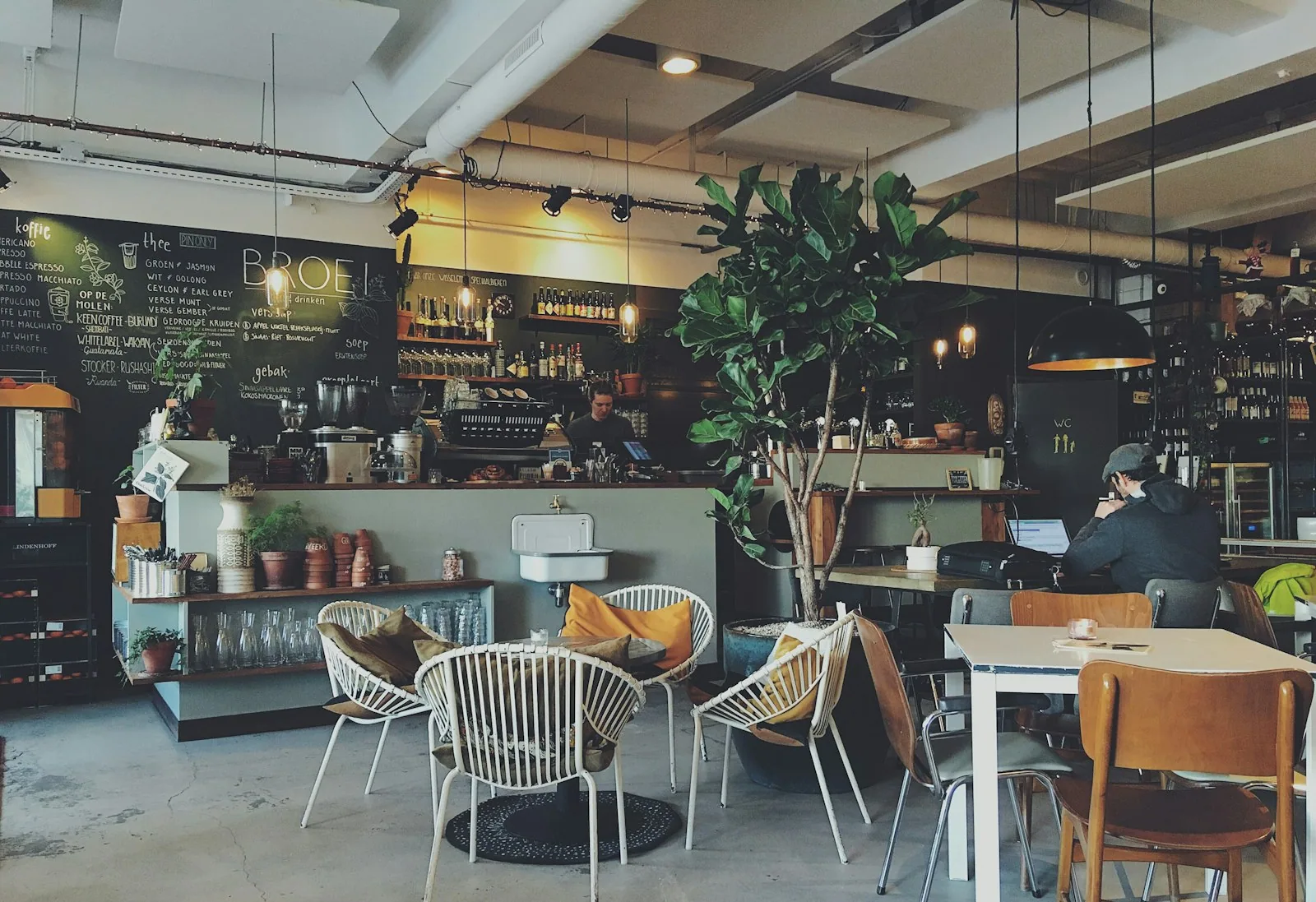 Phần mềm quản lý quán cafe: topping, thẻ và giờ cao điểm